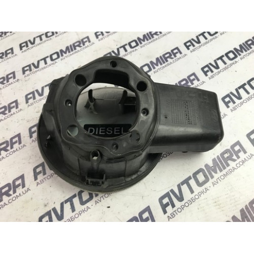 Лючок паливного бака Hyundai i30 HB 2007-2012 695102L000
